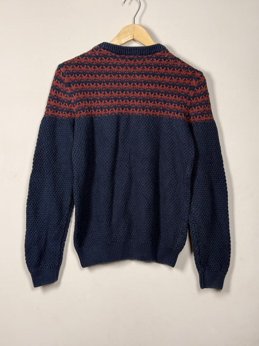 “KIABI” Navy Blue Knitted Sweater with Red Pattern 🌿🔥.